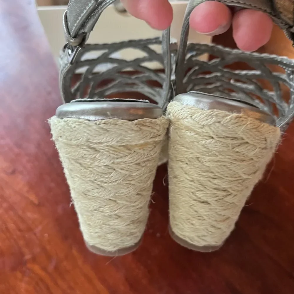 SoftWalk St. Croix Wedge Sandals in Pewter-‎ Size 8W- New open box